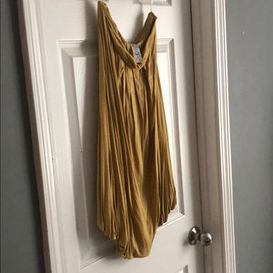 Strapless mini dress with lower bubble finish.